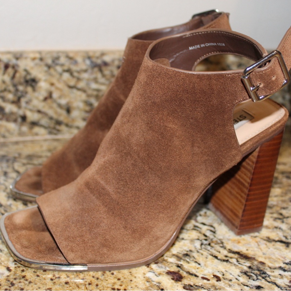 Steve Madden Brown Ankle Booties with Chunky Heel